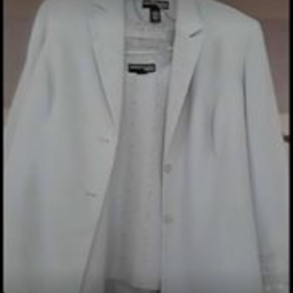 Women’s 3 pc dress suit.
